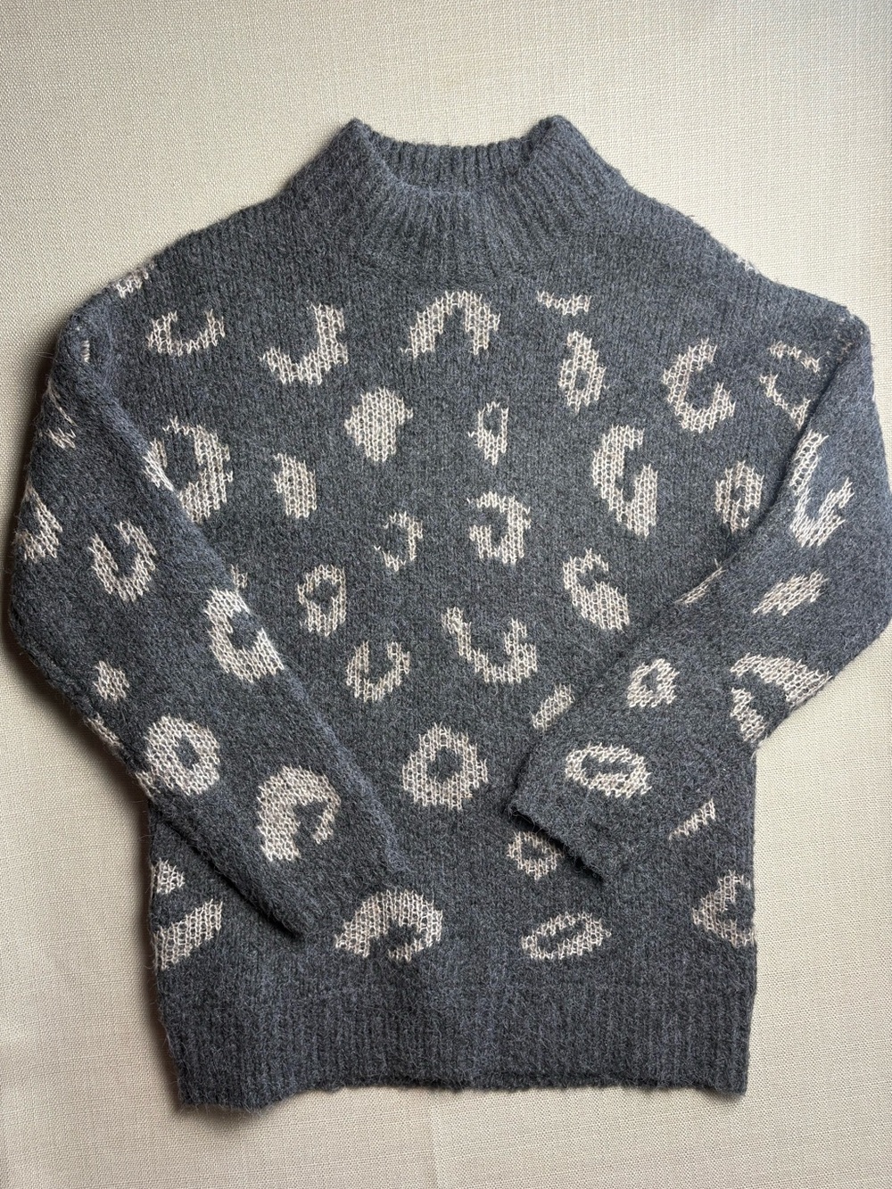 Universal Thread Women’s Small Leopard Print Fuzzy Sweater Gray Mock Neck Cozy